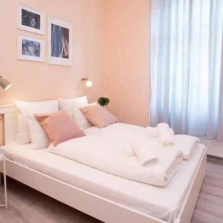 Central And Large Ac Home Away From Home Budapest Exterior photo