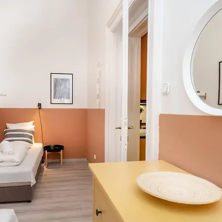 Central And Large Ac Home Away From Home Budapest Exterior photo