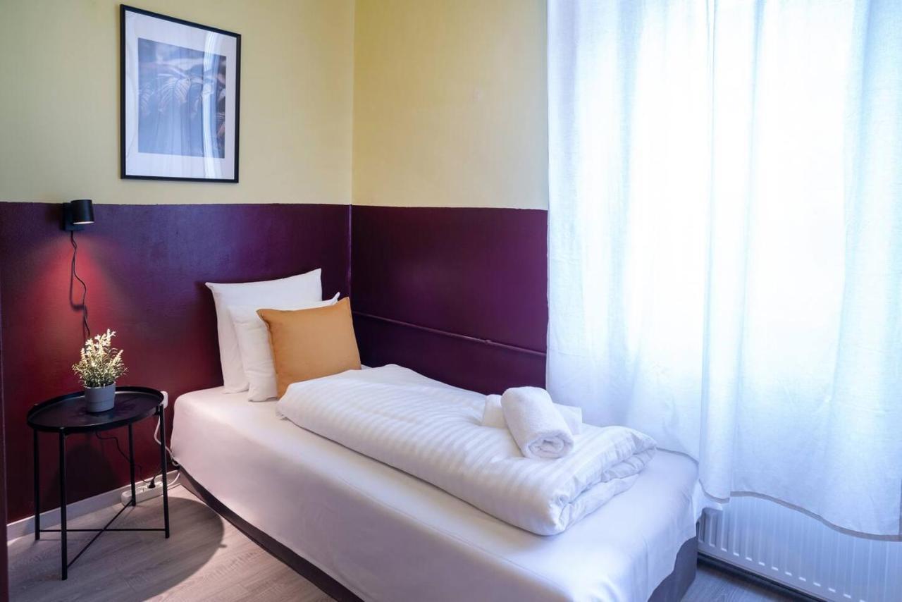 And Large Ac Away From Апартаменти Будапешт