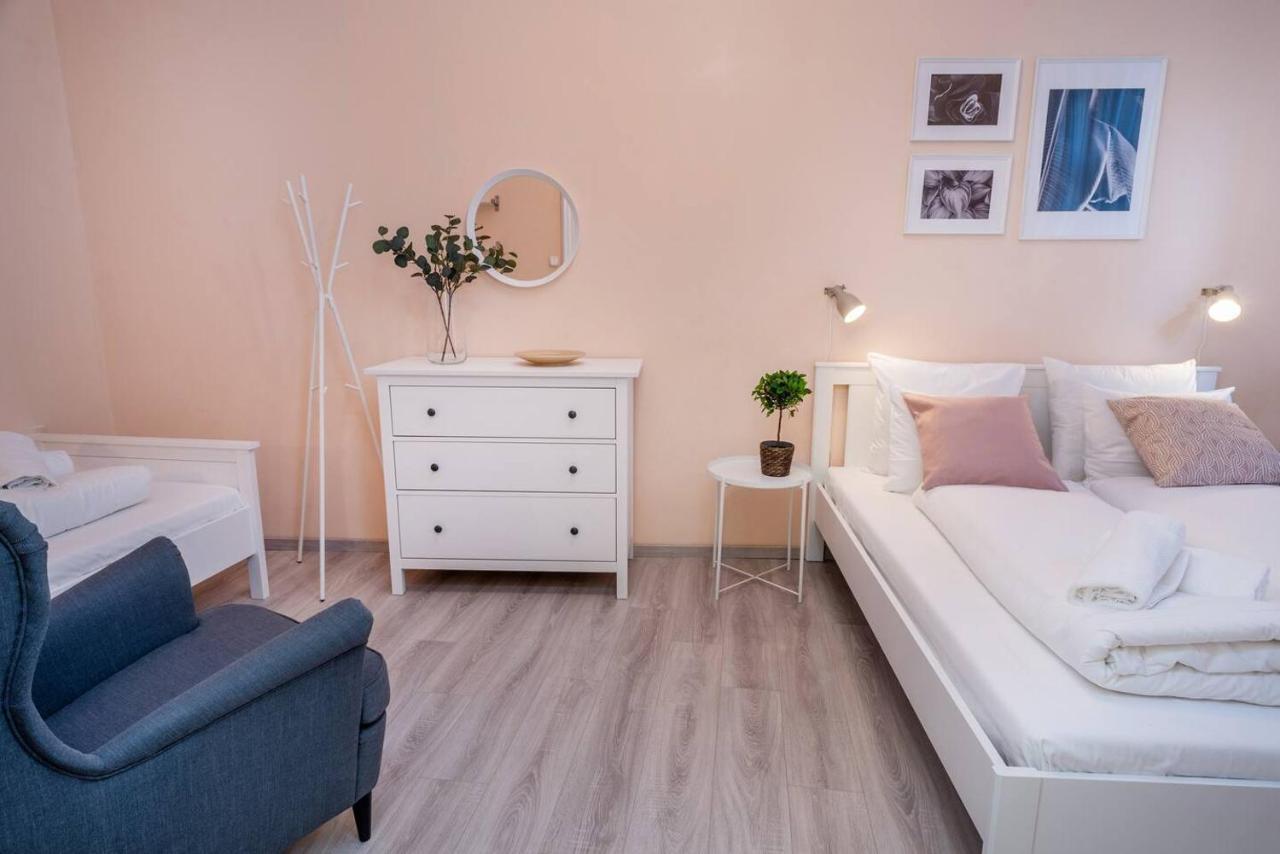 Apartament And Large Ac Away From