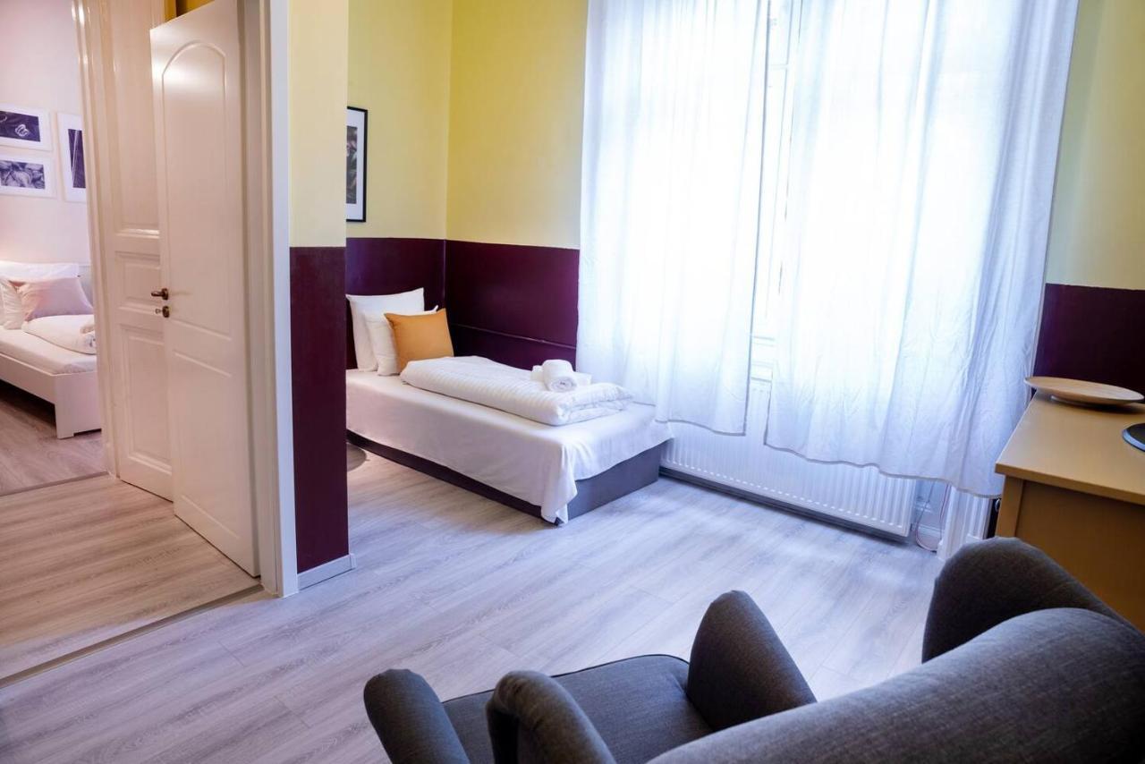 And Large Ac Away From Апартаменты *